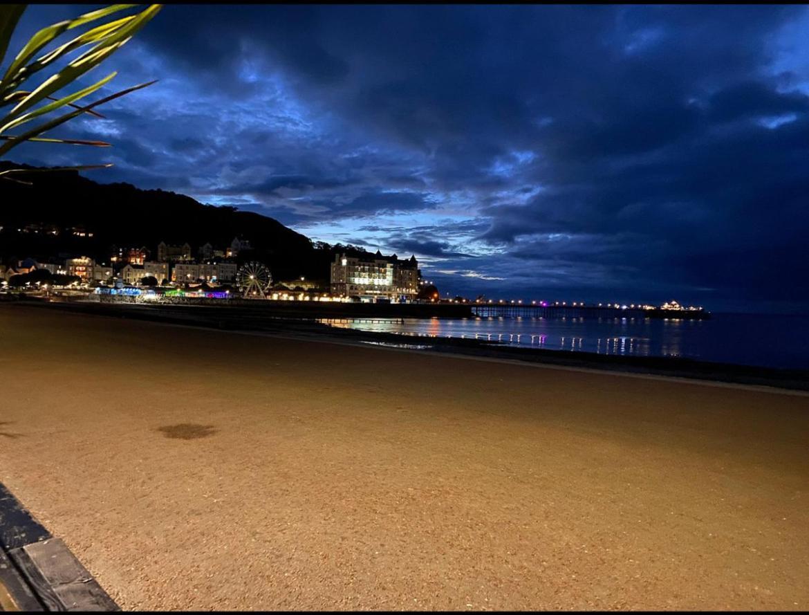 Hotel No5, Beachfront With Free Private Car Park Llandudno Exterior foto